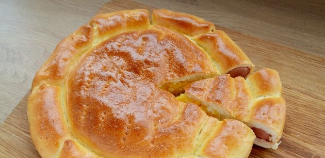 Пирог с колбасками и сыром: пошаговая инструкция приготовления
