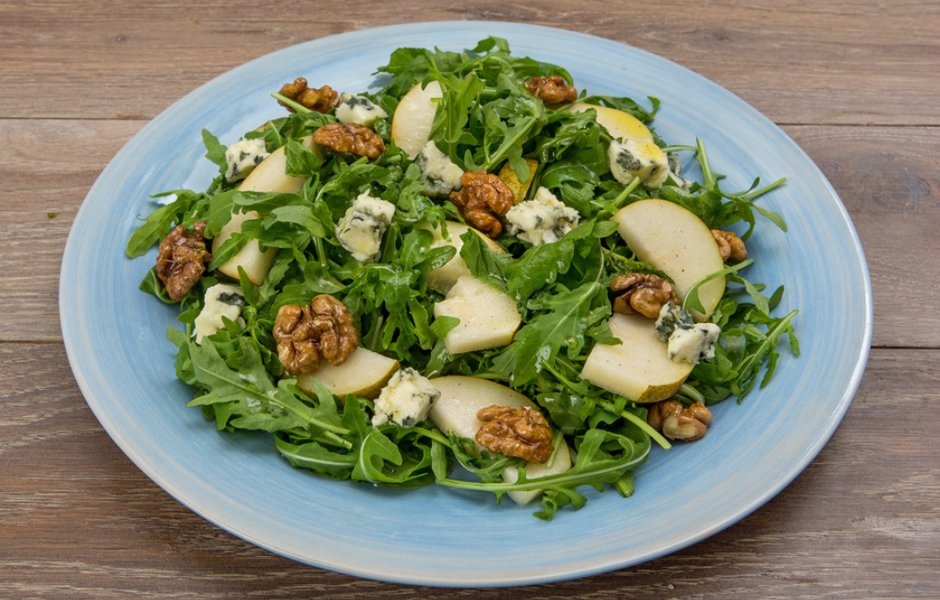 Салат из рукколы и груши с сыром: пошаговая инструкция