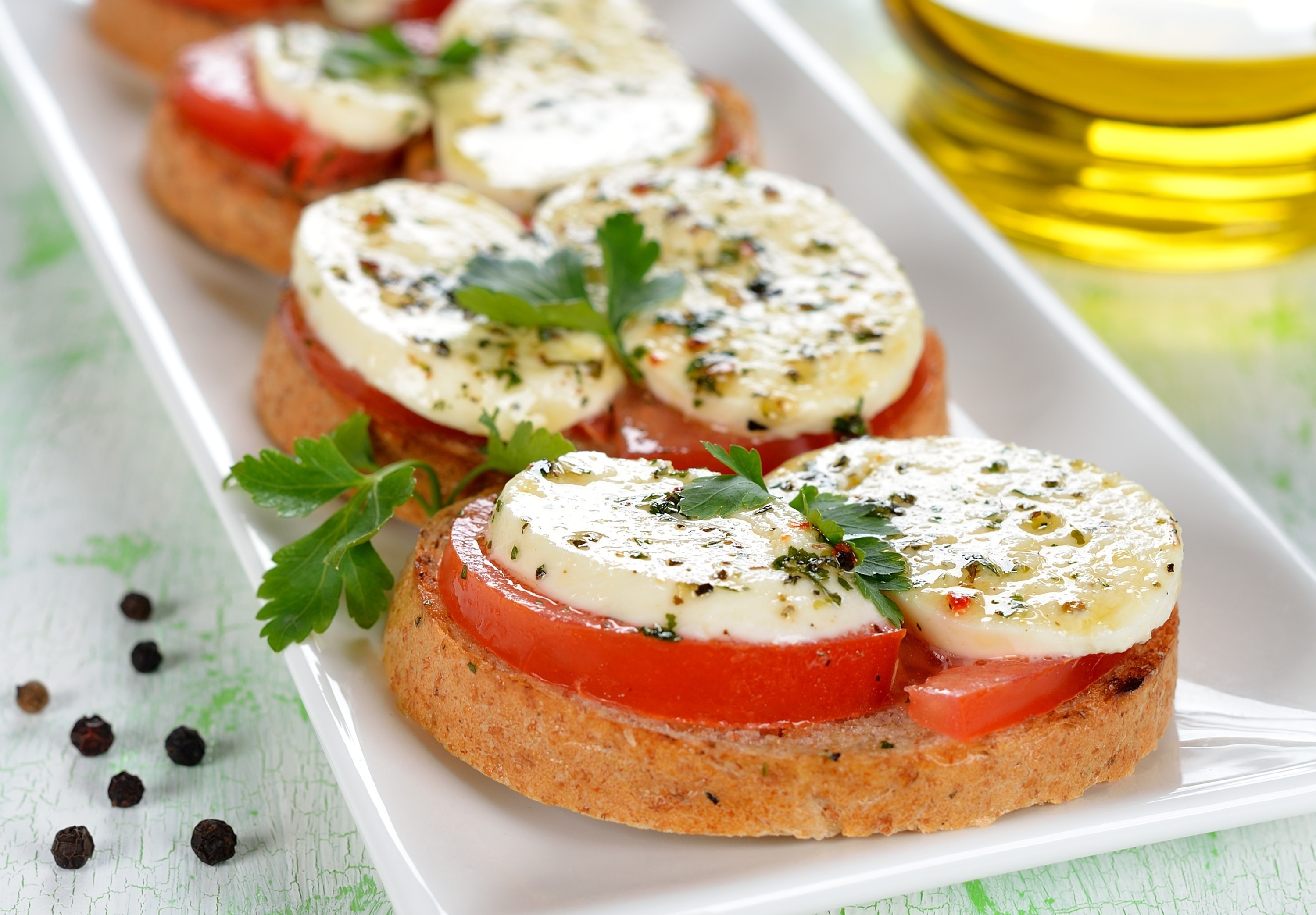 Сэндвичи с помидорами и сыром: пошаговый рецепт