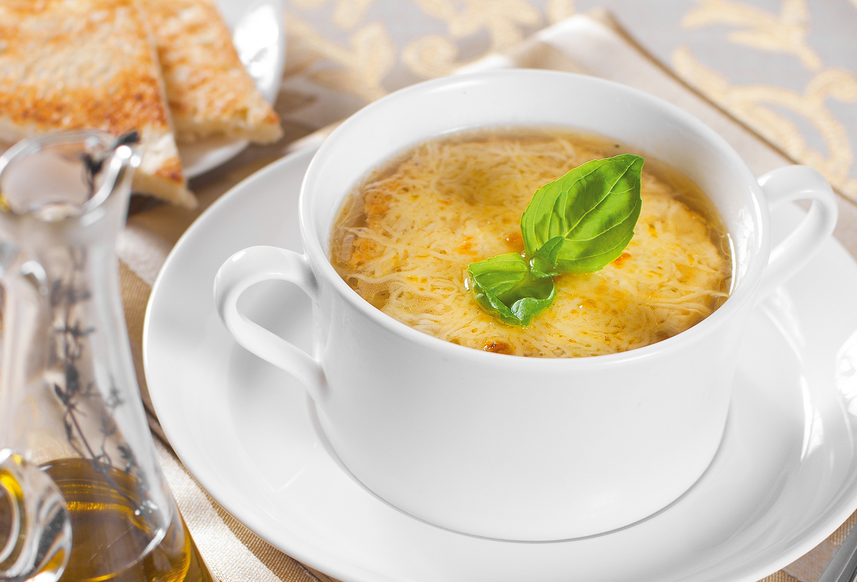 Пикантный сырно-луковый суп: пошаговый рецепт