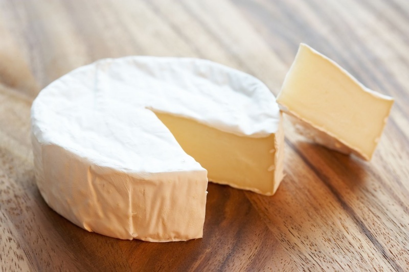 Белый десертный сыр с плесенью – описание и рецепт