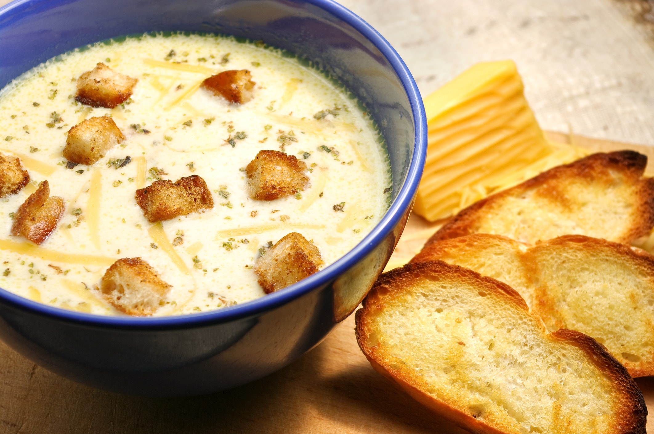 Хлебный суп с сыром и яйцом: пошаговый рецепт