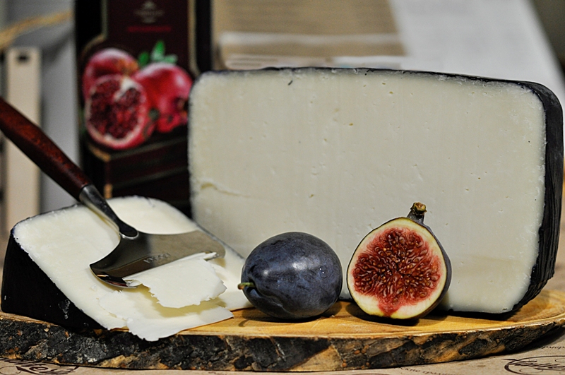 Овечий сыр Манчего из Испании: описание, рецепт